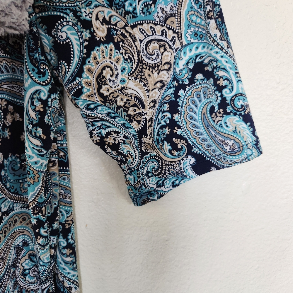 Catherines Blue Paisley Top Silver Accent Cutout Neckline Size 3X Stretchy - Picture 5 of 9